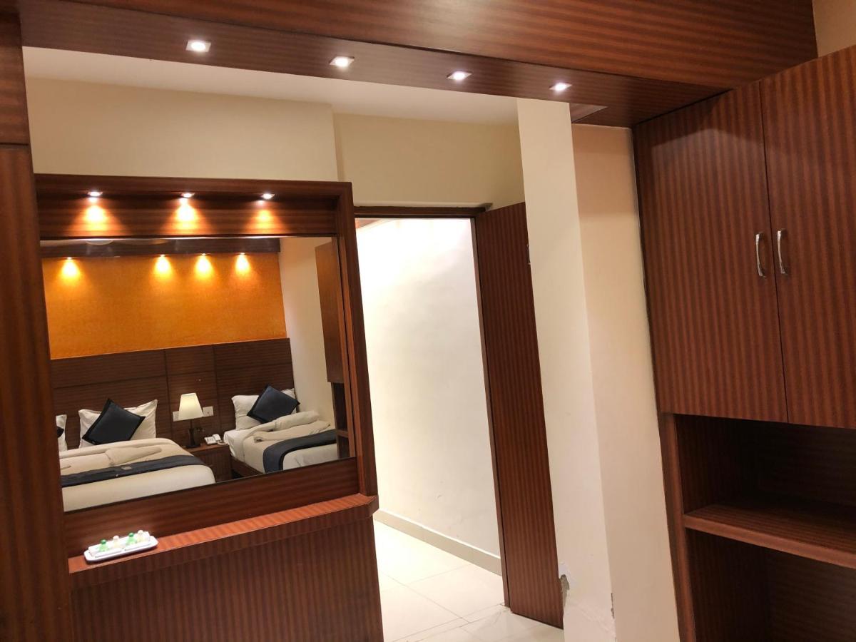 Hotel Spark Residency Madras Buitenkant foto